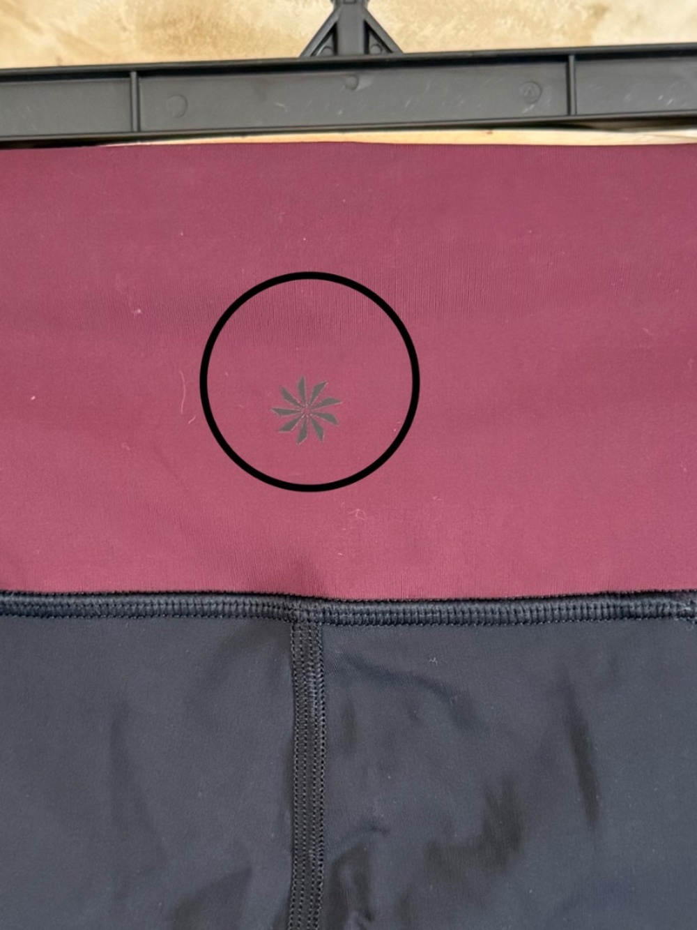 Athleta Crunch 7/8 Tight Leggings Black Maroon - Small - Picture 4 of 6